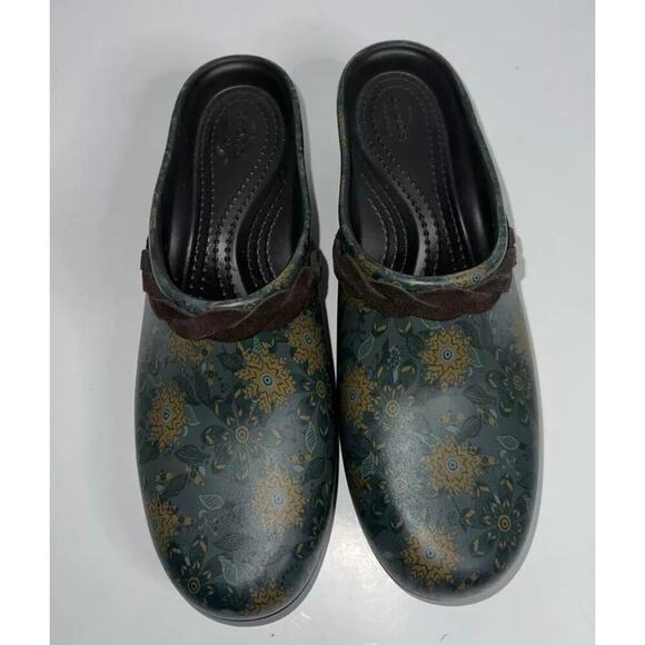 NWOT Crocs Sarah Graphic Floral Braided Suede Trim Clogs Size 9 - Picture 2 of 6